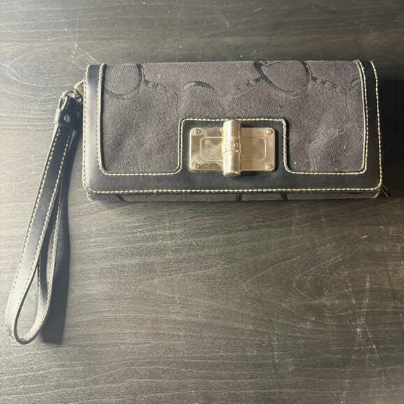 Bioworld Handbags - Mickey and Minnie Black Wristlet Clutch Disney Bioworld NWT